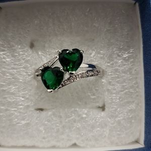 Green Glass Hearts Fashion Ring